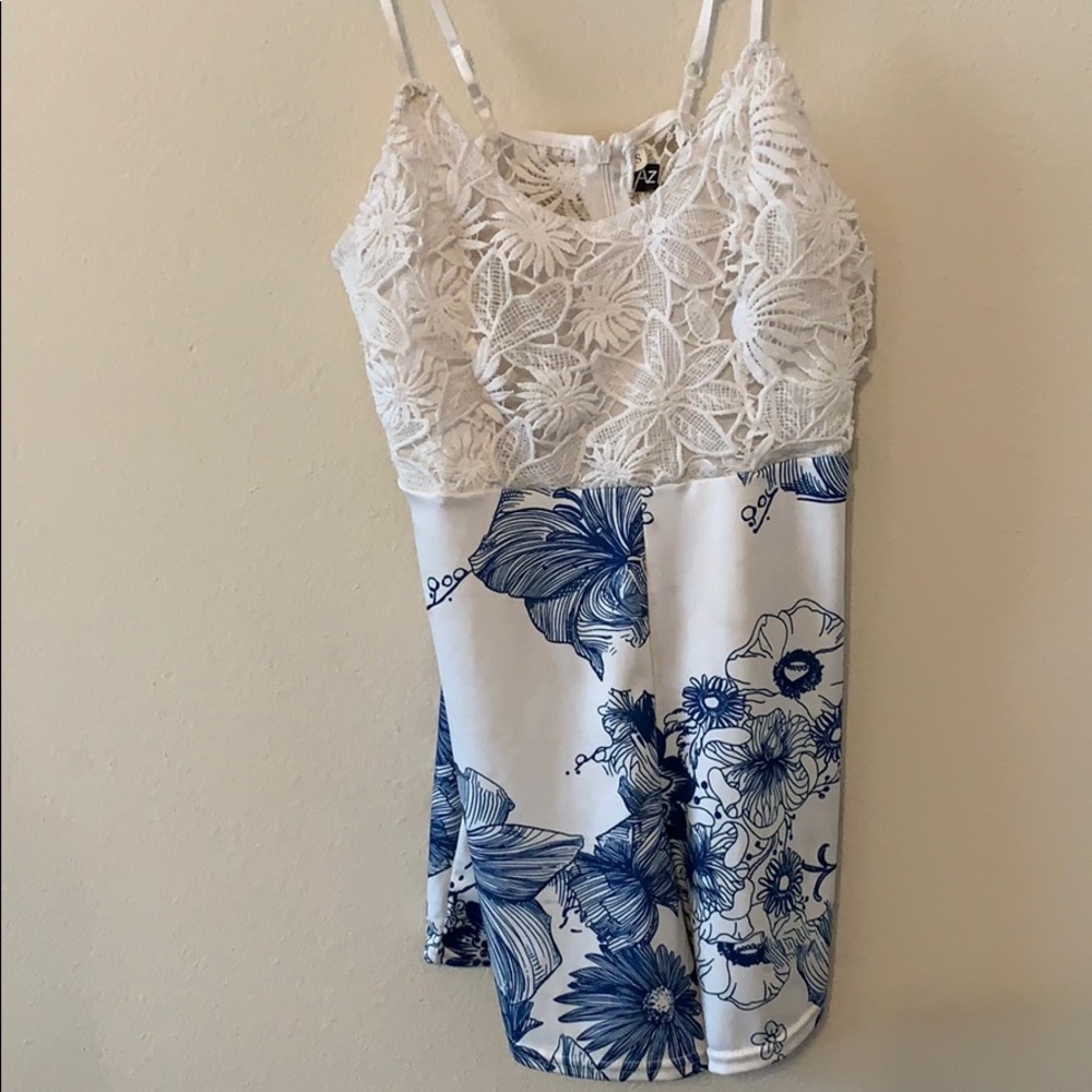 🍍4/$20 Floral Print Romper with lace detail